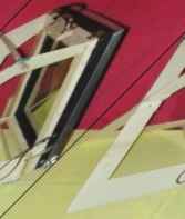 La sellette qui donne la forme au four solaire en tissu.