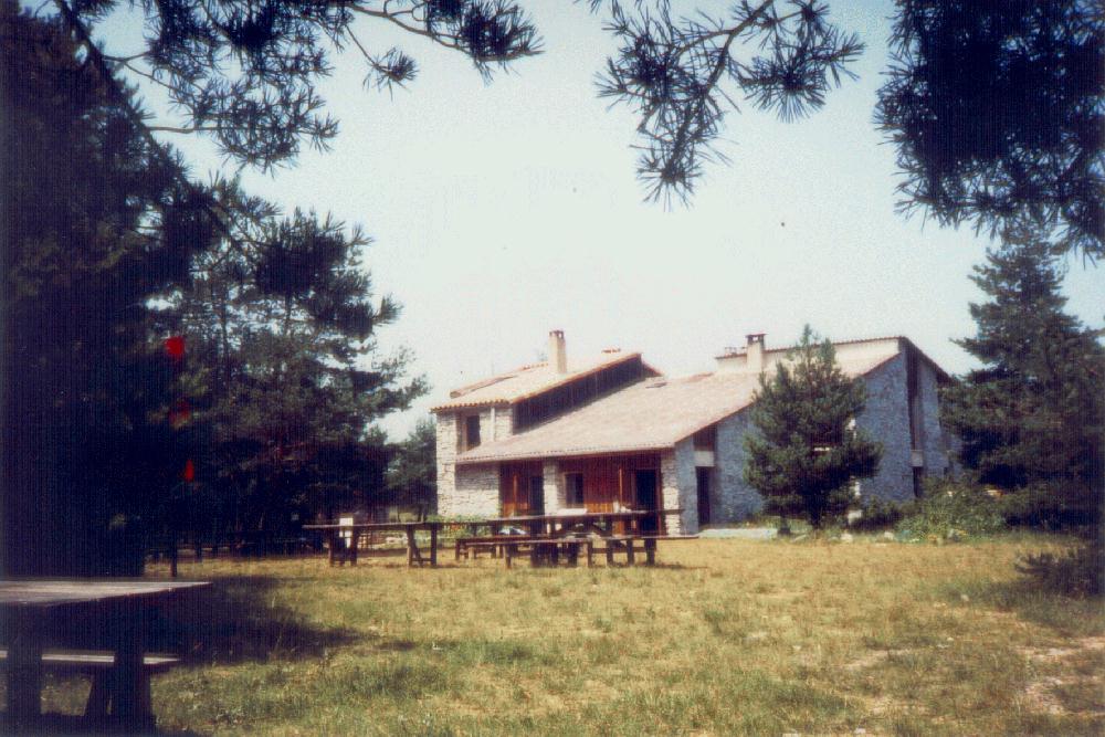le batiment principal du CUN du Larzac