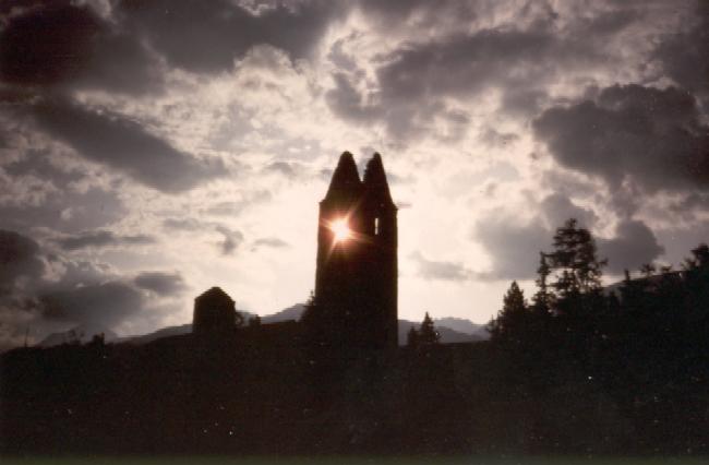 soleil et
clocher en Suisse